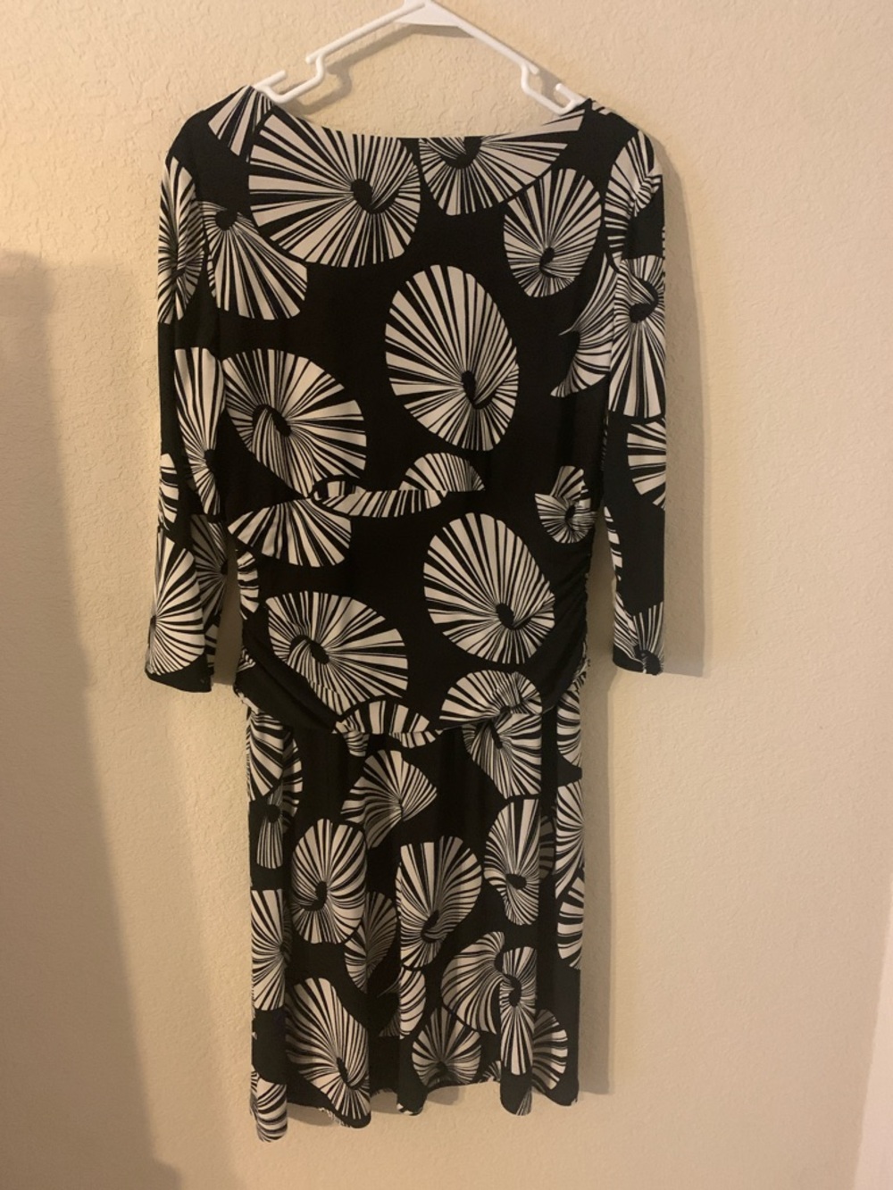 Jones Wear Black and White Printed Long Sleeve V-Neck Dress - Picture 6 of 8